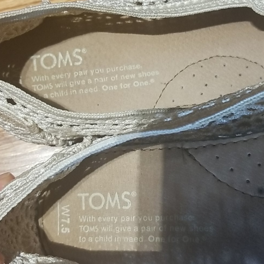 Shoes - Picture 2 of 3
